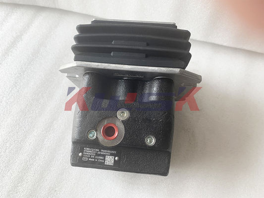 Escavatore Pedal Control Valve delle parti di Joystick Handle Kobelco Sk200-8 dell'escavatore YN30V00105F2