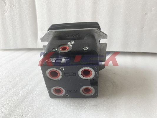 Escavatore Pedal Control Valve delle parti di Joystick Handle Kobelco Sk200-8 dell'escavatore YN30V00105F2